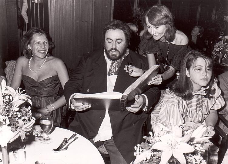 Ob er hier auch mal eine Arie schmetterte? Star-Tenor Luciano Pavarotti 1986.