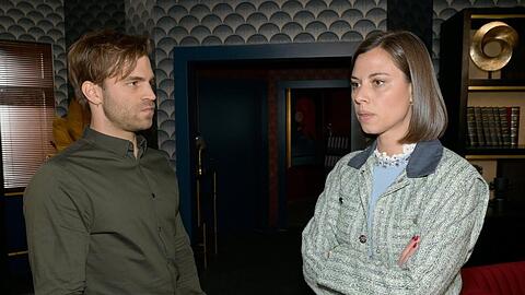 "GZSZ": Julian und Matilda werfen sich gegenseitig Illoyalität vor.