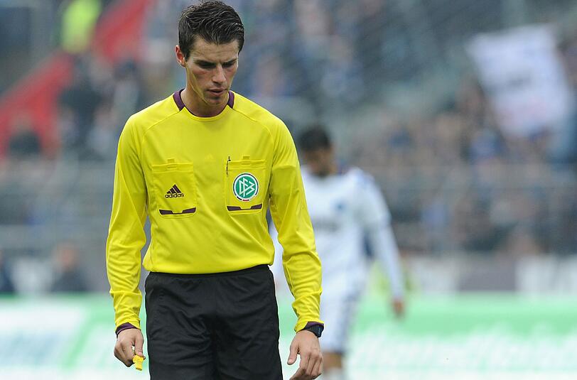 17. Dezember 2009: Bundesliga-Referee Michael Kempter wendet sich an den Schiedsrichter-Chef des Deutschen Fußball-Bundes (DFB), Volker Roth, und teilt ihm mit, von Obmann Manfred Amerell sexuell bedrängt worden zu sein.