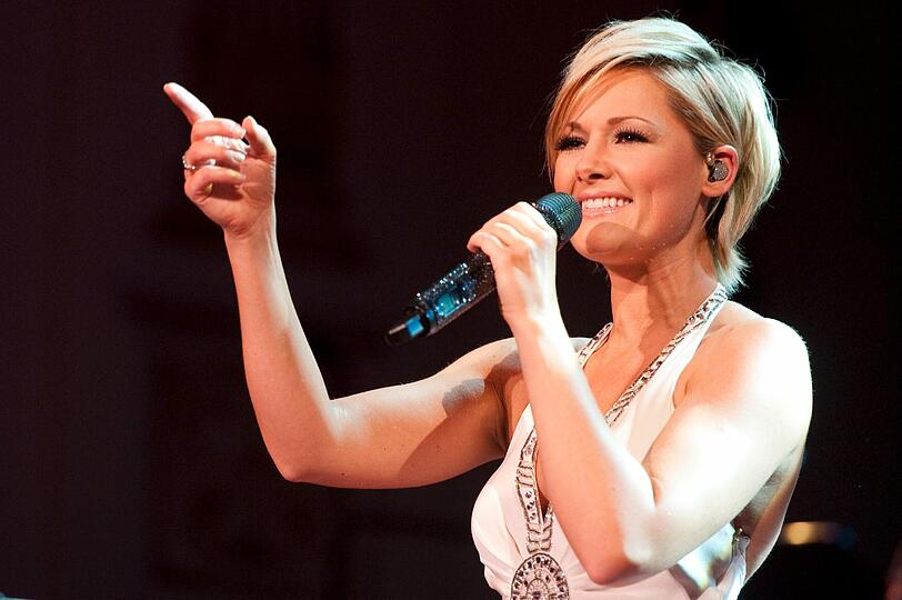Helene Fischer trällert Hits wie &bdquo;Von Null auf Sehnsucht&ldquo; und die aufgepoppte &bdquo;Biene Maja&ldquo; am 21. Juni auf dem Königsplatz, Karten: 39 Euro.