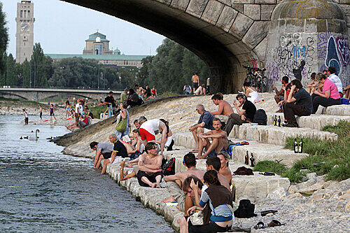 Im Sommer lädt die Reichenbachbrücke zum Chillen in der Sonne ein. Jetzt kam es zu einer handfesten Auseinandersetzung.