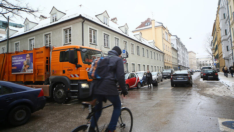 In der Veterinärstraße herrscht Verkehrschaos. In der Veterinärstraße herrscht Verkehrschaos.