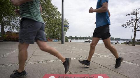 Auch beim Joggen gilt das Kontaktverbot.