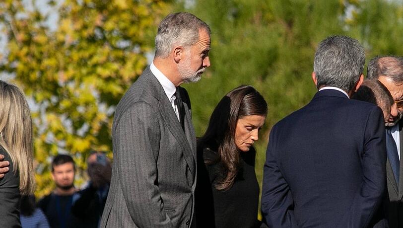 König Felipe VI. und Königin Letizia haben in einem Krankenhaus im spanischen Toledo Menschen besucht, die bei einem schweren Zugunglück verletzt wurden. König Felipe VI. und Königin Letizia haben in einem Krankenhaus im spanischen Toledo Menschen besucht, die bei einem schweren Zugunglück verletzt wurden.