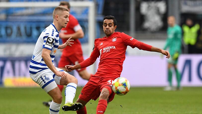 Erfolglos gekämpft: Sarpreet Singh (re.) im Zweikampf mit Duisburgs Lukas Scepanik.