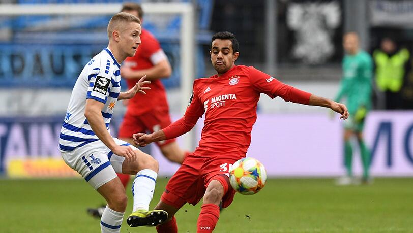 Erfolglos gekämpft: Sarpreet Singh (re.) im Zweikampf mit Duisburgs Lukas Scepanik.