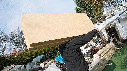 Das Bundeskabinett will die Sanierung von H&auml;usern und energiesparendes Verhalten mit einer Klimaabgabe steigern.
