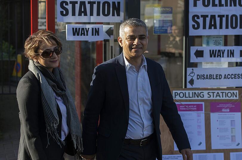 Der Labour-Kandidat Sadiq Khan mit seiner Frau.