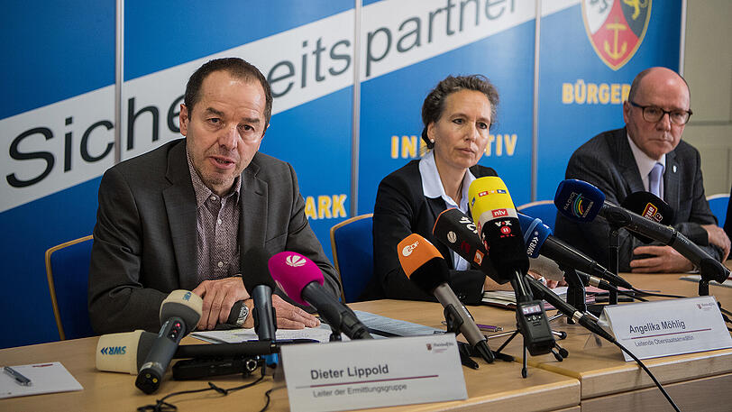 Der Leiter der Ermittlungsgruppe Dieter Lippold (l-r, Polizeipräsidium Rheinpfalz), die Leitende Oberstaatsanwältin Angelika Möhlig (Staatsanwaltschaft Landau) und Eberhard Weber (Polizeivizepräsident Polizeipräsidium Rheinpfalz) bei der Pressekonferenz am Donnerstag.