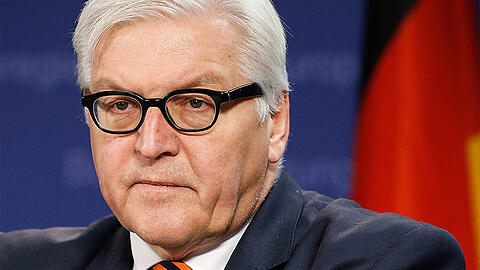 Die Krise in der Ostukraine scheint sich wieder hochzuschaukeln. Die Friedensbemühungen werden jedoch laut Außenminister Steinmeier nur schrittweise vorankommen.