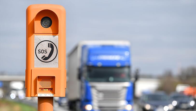 Auf dem gesamten Bundesautobahnnetz kommt es derzeit zu einer technischen St&ouml;rung der Notrufs&auml;ulen. (Archivbild)