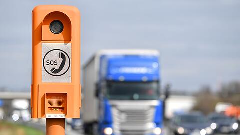 Auf dem gesamten Bundesautobahnnetz kommt es derzeit zu einer technischen St&ouml;rung der Notrufs&auml;ulen. (Archivbild)