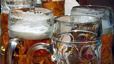 Über neun Euro kostet heuer die Maß Wiesn-Bier. So teuer wird's in den großten Zelten - einfach weiterklicken!