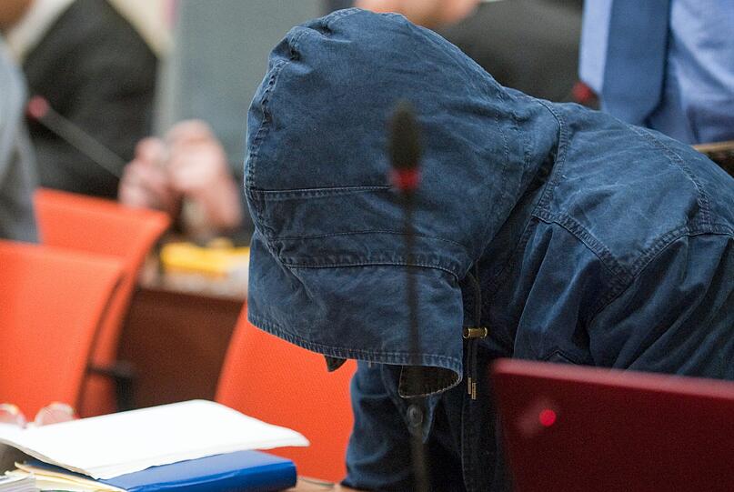 Der Angeklagte Carsten S. sitzt am 20.06.2013 im Gerichtssaal des Oberlandesgerichts in München.