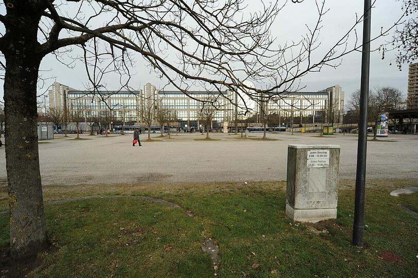 Das neue Stadtteilzentrum soll eine Stadtteilbibliothek bekommen, eine Münchner Volkshochschule und ein "FestSpielHaus" als jugendkulturelle Einrichtung.