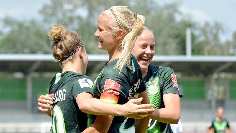 Die Frauen vom VfL Wolfsburg durften sich über den vierten Meistertitel in Serie freuen. Die Frauen vom VfL Wolfsburg durften sich über den vierten Meistertitel in Serie freuen.