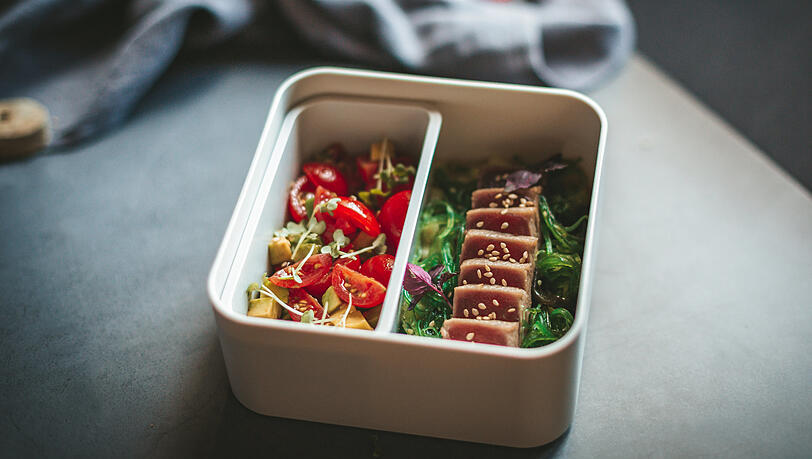 Kuffler to go, Abholung im Hotel Palace: Die Gastro-Familie offeriert viele Boxen (je 26 Euro). Kuffler to go, Abholung im Hotel Palace: Die Gastro-Familie offeriert viele Boxen (je 26 Euro).