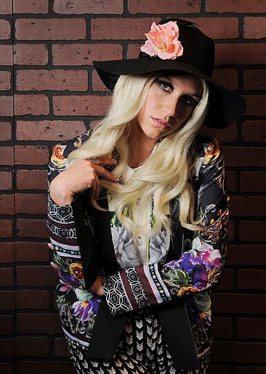 Kesha bei einem Photoshooting zu ihrem Album "Warrior".