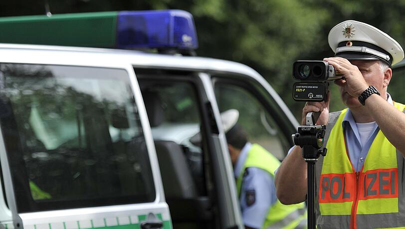 Die Polizei setzt immer wieder auch Laser-Handmessgeräte ein. (Symbolbild) Die Polizei setzt immer wieder auch Laser-Handmessgeräte ein. (Symbolbild)
