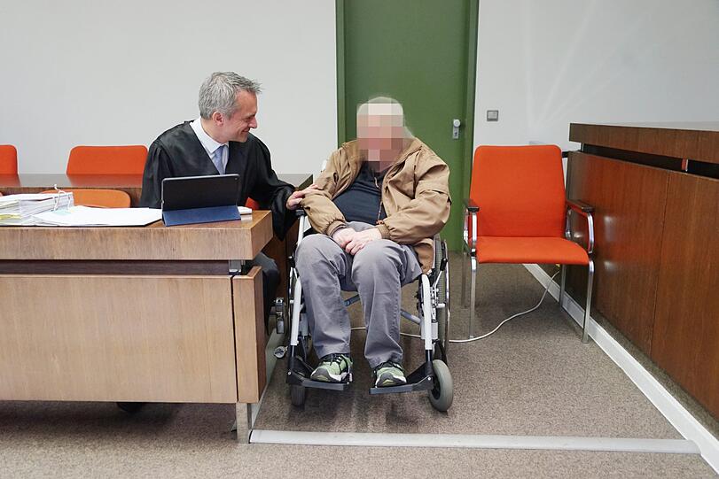 Prozess gegen eine 72-Jährige, die ihrer Zimmergenossin im Altenheim ein Kissen aufs Gesicht drückte.