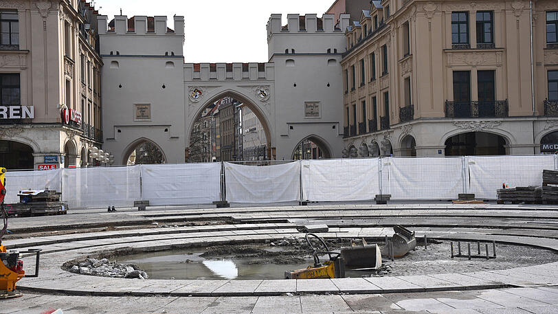 Ältere Bilder von der Stachus-Baustelle. Sie wird wahrscheinlich den ganzen Sommer über dauern.
