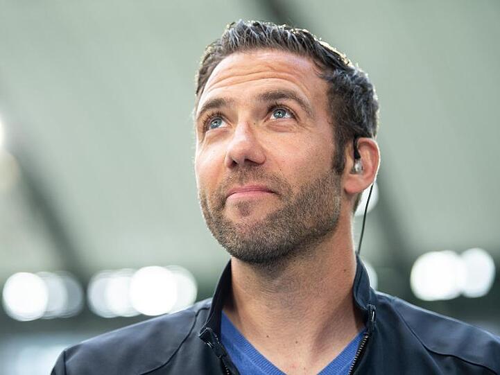 Nürnbergs Trainer Boris Schommers steht vor dem Spiel im Stadion. Foto: Swen Pförtner/Archiv