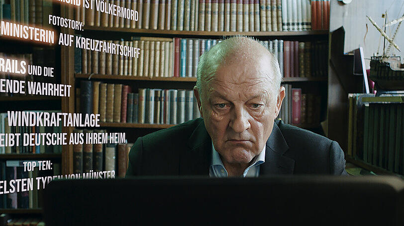 "Wilsberg: Alles Lüge": Zwischen Fake News und Hetzkampagnen im Netz ermittelt Wilsberg (Leonard Lansink) in einem sehr realen Mordfall.