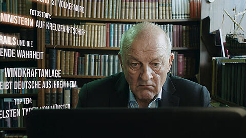 "Wilsberg: Alles Lüge": Zwischen Fake News und Hetzkampagnen im Netz ermittelt Wilsberg (Leonard Lansink) in einem sehr realen Mordfall.