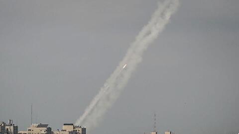 Raketen werden aus dem Gazastreifen in Richtung Israel abgefeuert.
