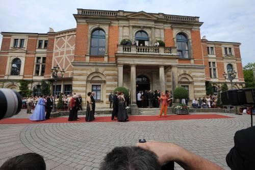 Wagner für Kinder &ndash; ja, das geht. Die AZ und Audi bringen eine ganze Schulklasse mit Betreuern zur Premiere nach Bayreuth. (Symbolbild Festspielhaus)