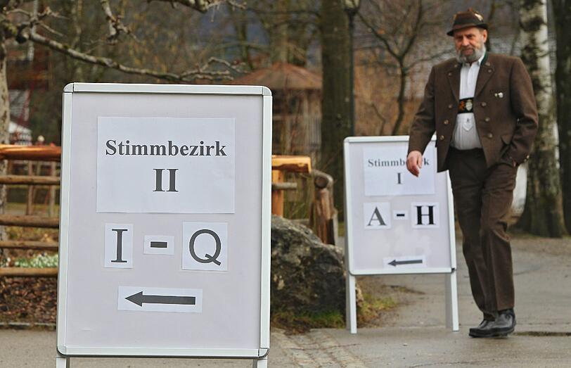 Kommunalwahl 2014: Bilder vor einem Wahllokal in Oberammergau...