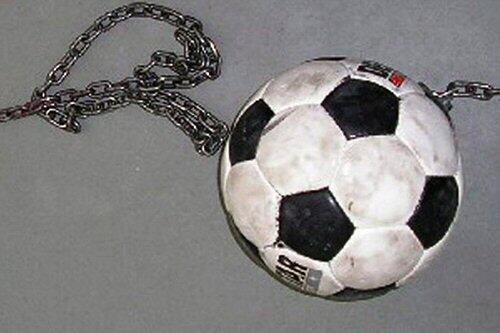 Den Fußball an die Kette gelegt