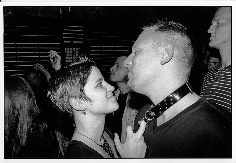 Der Münchner Fotograf Volker Derlath war bei vielen Partynächten im Kunstpark Ost mit seiner Kamera mittendrin dabei.