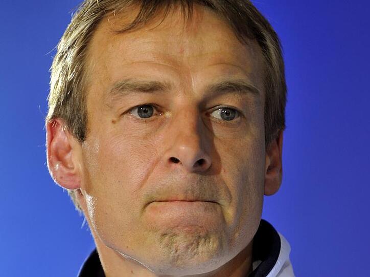 Zunächst hatte Bayern-Trainer Klinsmann auf die Foto-Montage gelassen reagiert. Nun will er die Tageszeitung doch verklagen.