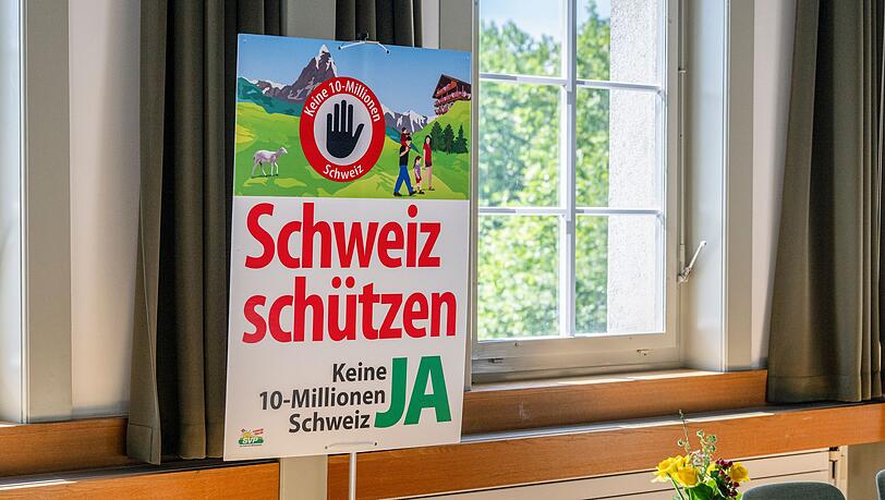 Laut Umfragen könnte das Ergebnis knapp werden. Laut Umfragen könnte das Ergebnis knapp werden.