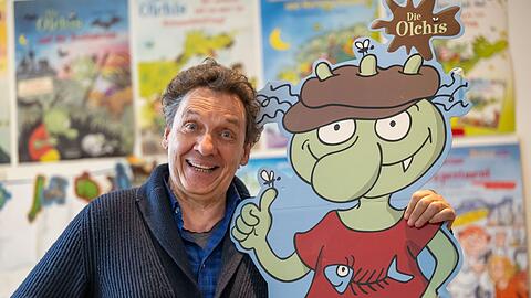 Er hat's erfunden: Der Kinderbuchautor Erhard Dietl hat sich die stinkigen, gr&uuml;nen Olchis ausgedacht. Es gibt sie seit 1990. (Archivbild)