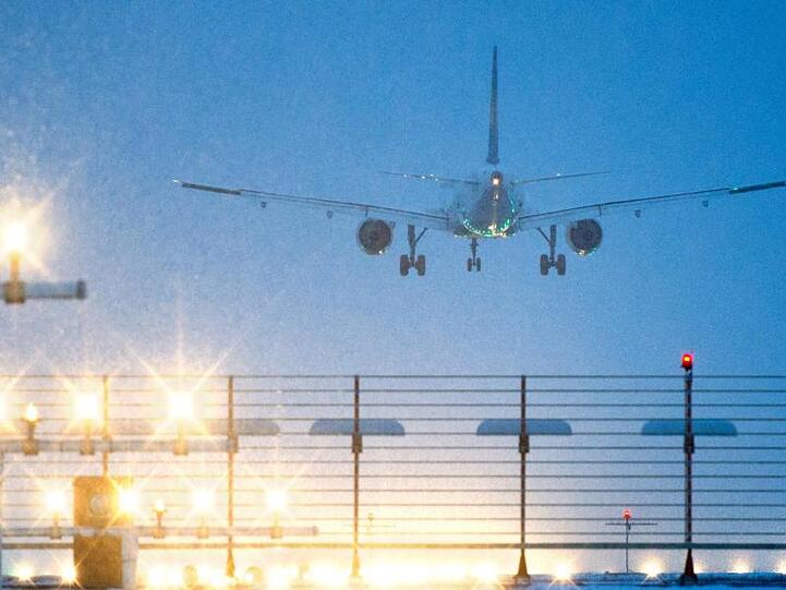 Deutschlands Flughäfen haben im ersten Halbjahr einen dramatischen Rückgang der Passagierzahlen erlitten.