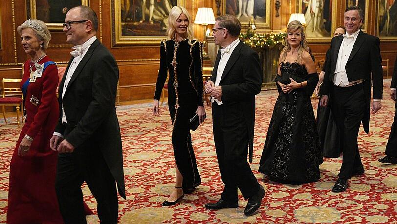 Claudia Schiffer (l.) unterhielt sich beim Staatsbankett angeregt mit Keir Starmer. Claudia Schiffer (l.) unterhielt sich beim Staatsbankett angeregt mit Keir Starmer.