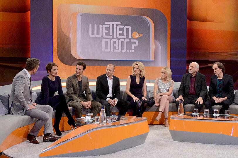 Moderator Markus Lanz (v.l.) und seine Gaeste Nena, Florian David Fitz, Heino Ferch, Maria Furtwaengler, Helene Fischer, Karl Dall und Olaf Schubert. Foto: ZDF/Sascha Baumann"