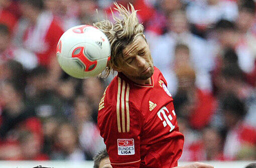 ANATOLIY TYMOSHCHUK: Note 4.
Auffälligste Szene: die zwei Handküsschen, die er kurz vor Anpfiff der Haupttribüne zuwarf. Zweitauffälligste Szene: seine gelbe Karte.