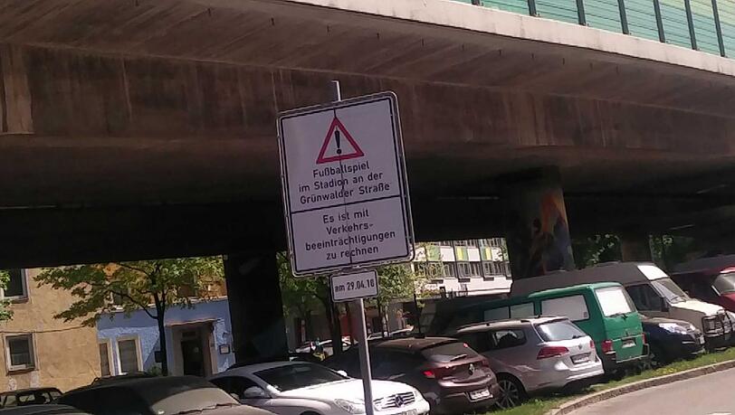 Autofahrer werden schon mal am Candidplatz gewarnt Autofahrer werden schon mal am Candidplatz gewarnt