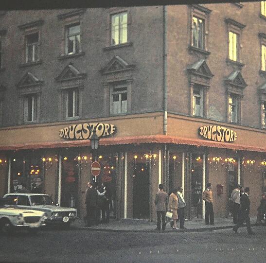 Der Drugstore (1977) am Wedekindplatz war jahrelang eine einzigartige Kultkneipe und eröffnete Ende 1967.