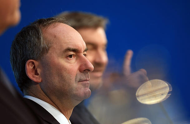 Sie regieren auch künftig miteinander: Freie-Wähler-CHef Hubert Aiwanger (l.) und der CSU-Vorsitzende Markus Söder. Sie regieren auch künftig miteinander: Freie-Wähler-CHef Hubert Aiwanger (l.) und der CSU-Vorsitzende Markus Söder.