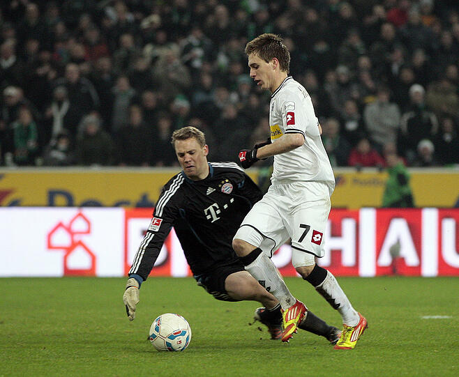 Quälend lange 79 Minuten musste Manuel Neuer den Hohn und Spott des Gladbacher Publikums bei jedem Ballkontakt über sich ergehen lassen.