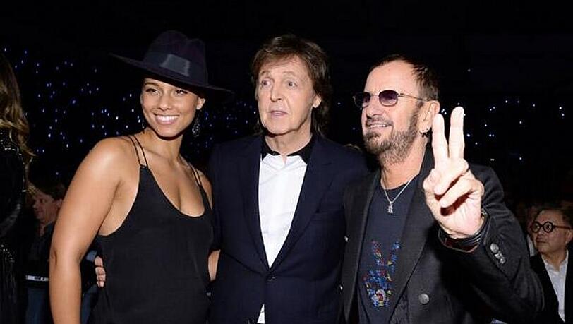 Alicia Keys posiert mit den Beatles-Mitgliedern Paul McCartney und Ringo Starr Alicia Keys posiert mit den Beatles-Mitgliedern Paul McCartney und Ringo Starr