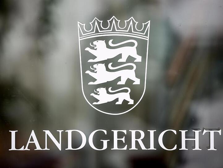 Eine 84 Jahre alte Frau muss sich vor dem Landgericht Konstanz verantworten. Sie ist wegen Mordes angeklagt.
