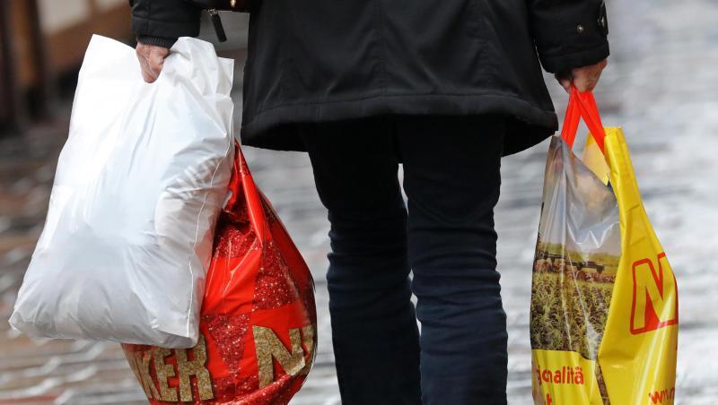 Die Zahl der verbrauchten Plastiktüten in Deutschland geht weiter zurück. Die Zahl der verbrauchten Plastiktüten in Deutschland geht weiter zurück.