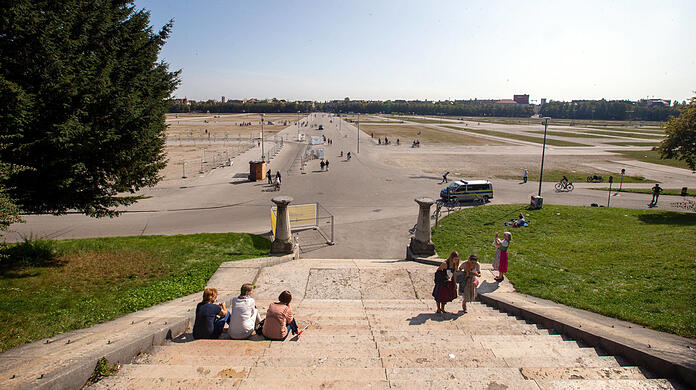 Kein Zelt nirgends: Blick auf die Theresienwiese am Anstich-Samstag im September 2020.