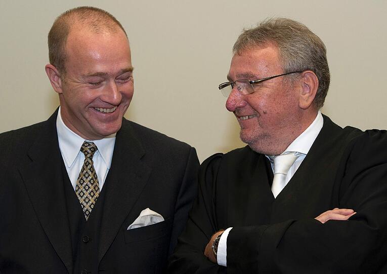 Der frühere BayernLB-Vorstand Gerhard Gribkowsky steht in München vor Gericht. Die Bilder aus dem Gerichtssaal