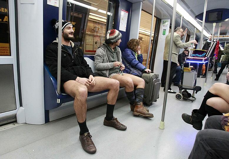 London, Madrid, Brüssel, Kiev und New York: Weltweit lassen Menschen am "No Pants Day" die Hosen in der Öffentlichkeit runter. Dabei ergibt sich auch der ein oder andere schöne Anblick - oder auch nicht. Die Bilder.